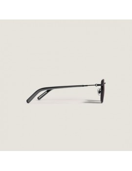 Lunettes de soleil carrées avec monture en métal de couleur noire